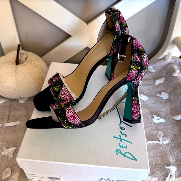 Betsey Johnson Shoes - Beautiful Betsy Johnson Dani sandals! New! In original box!